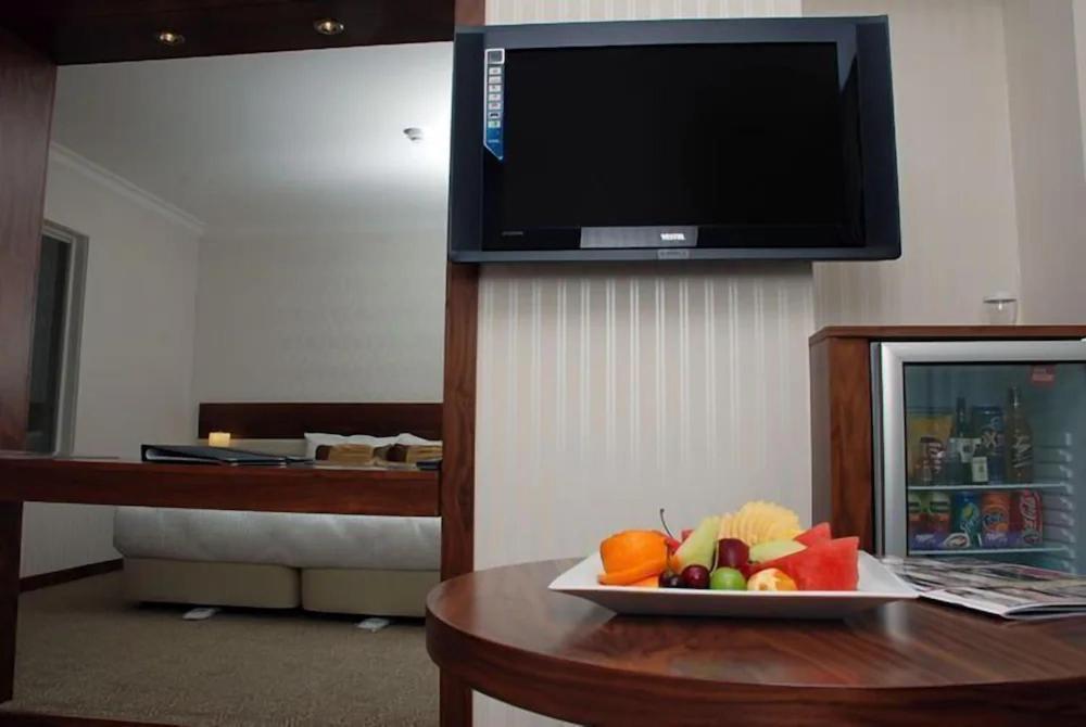 Demir Otel Bornova Bagian luar foto